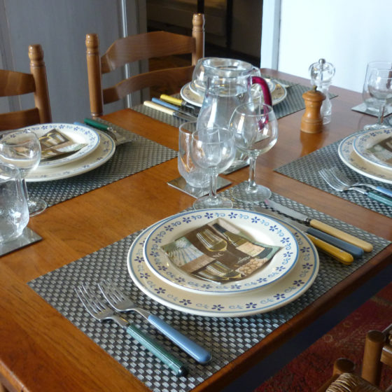 Dining table seats 6